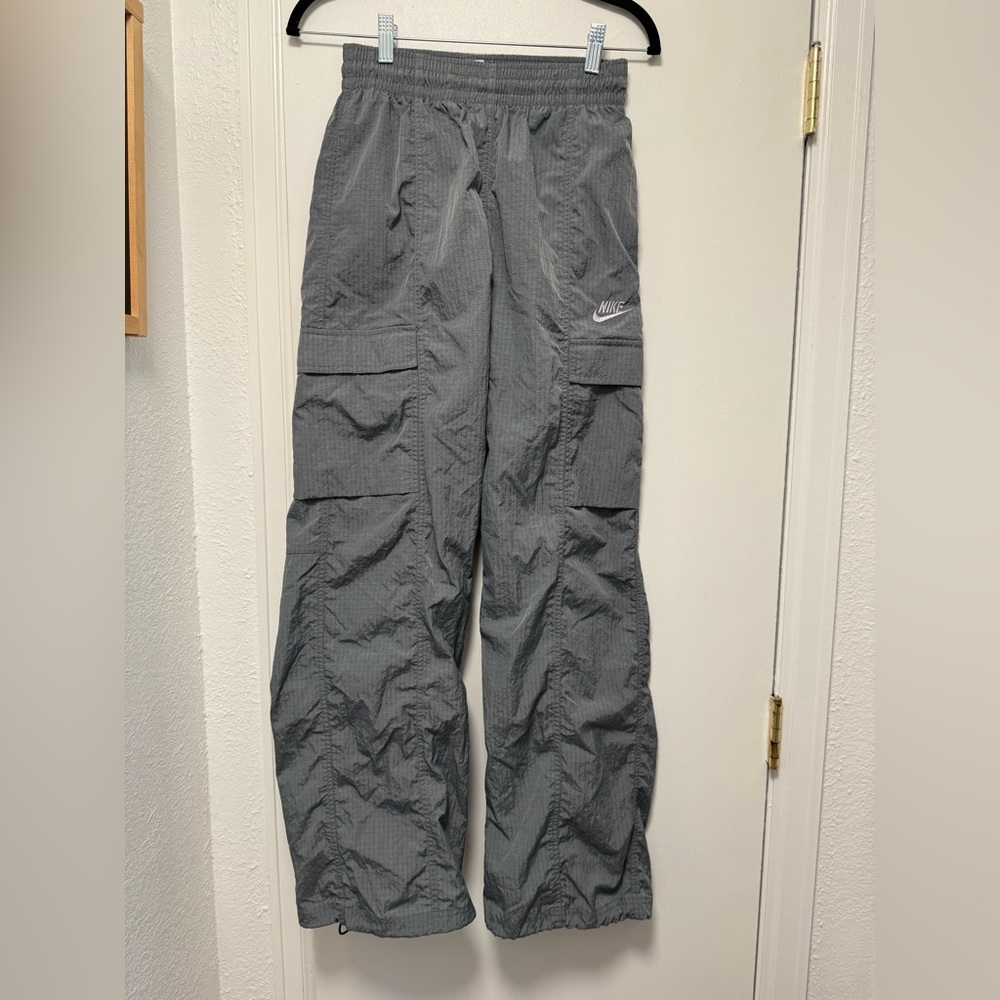 NIKE Women's Woven Cargo Pants In Grey | XS - Picture 2 of 6
